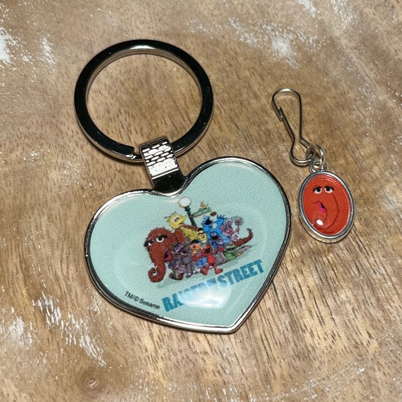 Sesame Street Heart Love Keychain & Snuffleupagus Face Oval Charm Zipper Pull - Picture 4 of 10